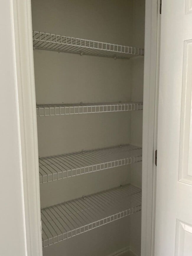 Building Photo - 2 BR 2.5 BA Condo in Gated Community- Mall...