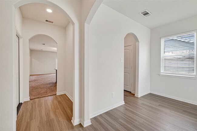 Building Photo - 2112 Mule Ridge Dr