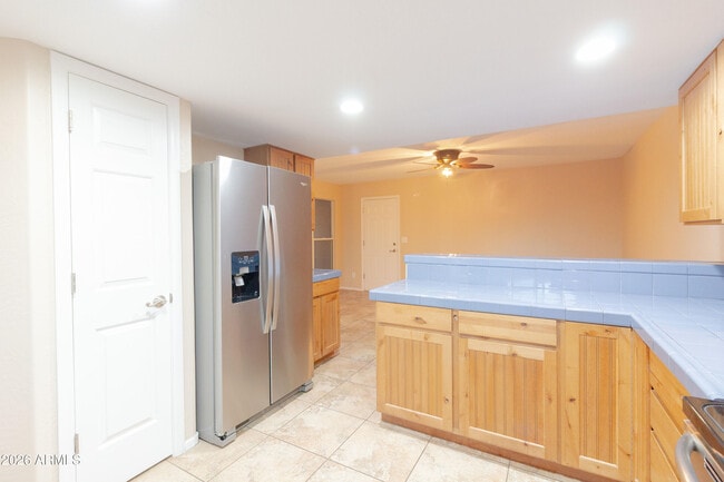 Building Photo - 506 E Utopia Rd