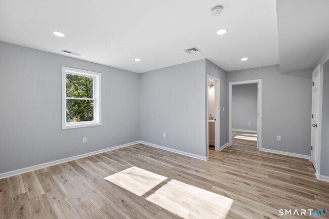 Building Photo - 273 High Ridge Dr