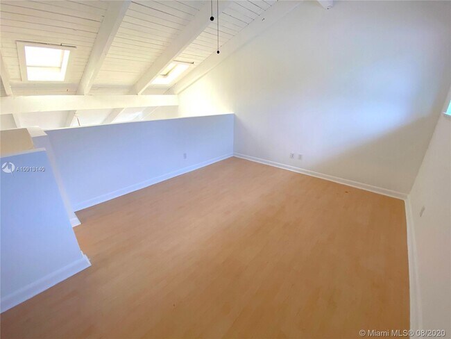 Building Photo - 2121 SW 82nd Ave