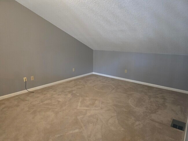 Building Photo - 3929 Balsam Dr