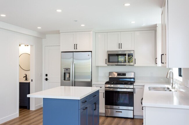 Building Photo - 2610-2612 Juan Street