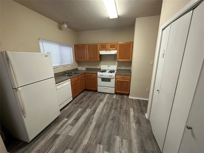 Building Photo - 6410 Provident Green Dr