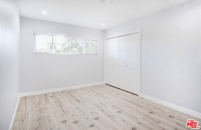 Building Photo - 722 Lincoln Blvd