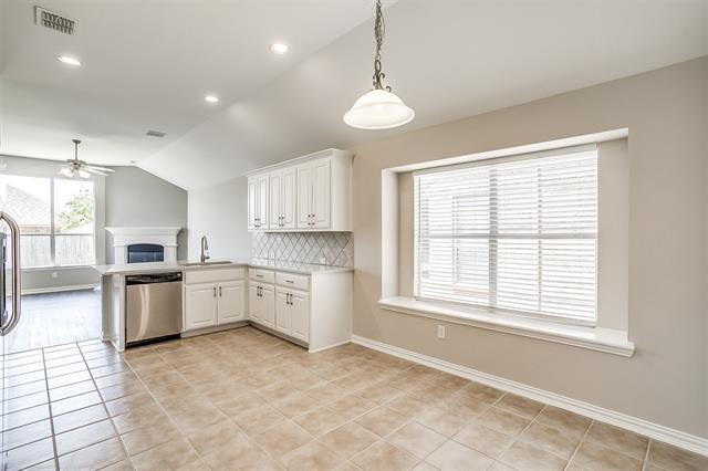 Building Photo - 2692 Lake Ridge Dr