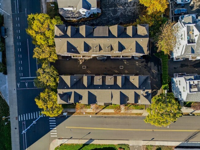 Building Photo - 1707 Summer St