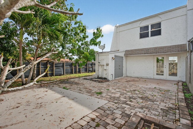 Building Photo - 7599 NW 73rd Terrace