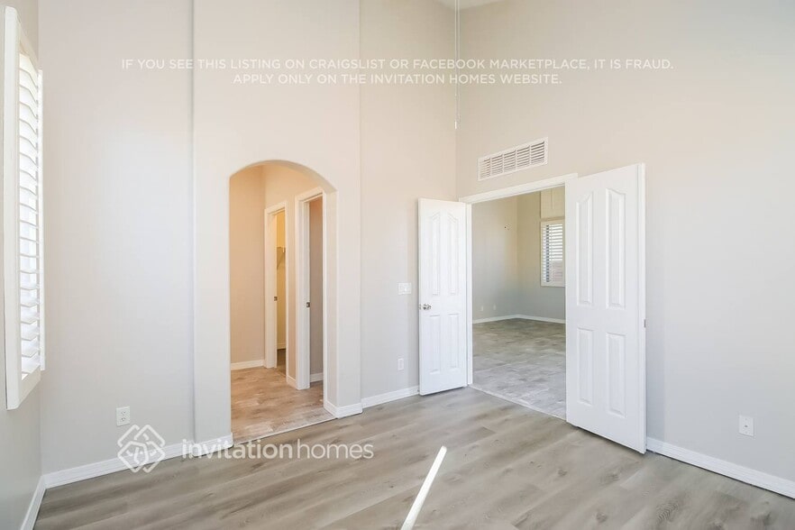 Building Photo - 9912 E Escondido Ave