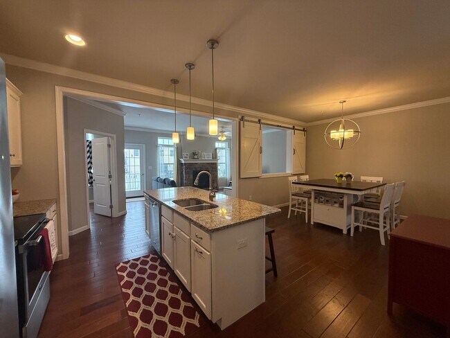 Building Photo - 3 bedroom 2.5 bathroom townhome for rent