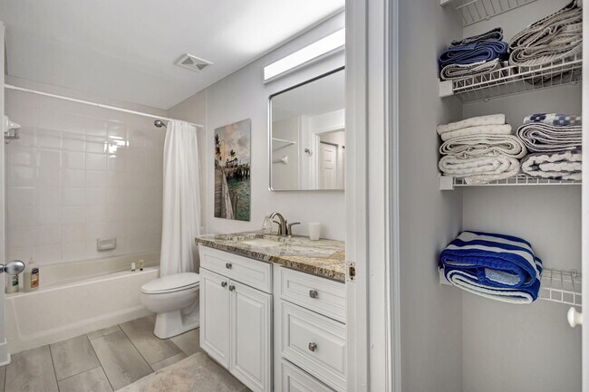 Building Photo - 630 S Sapodilla Ave