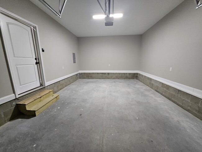 Building Photo - 1045 Oberry Rd