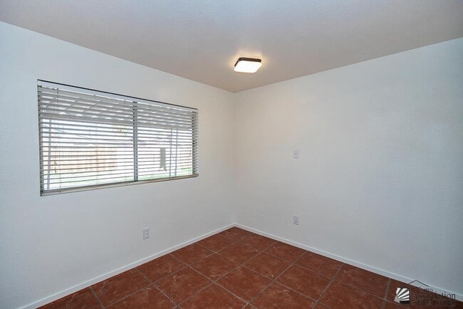 Building Photo - 1314 E 23rd Pl