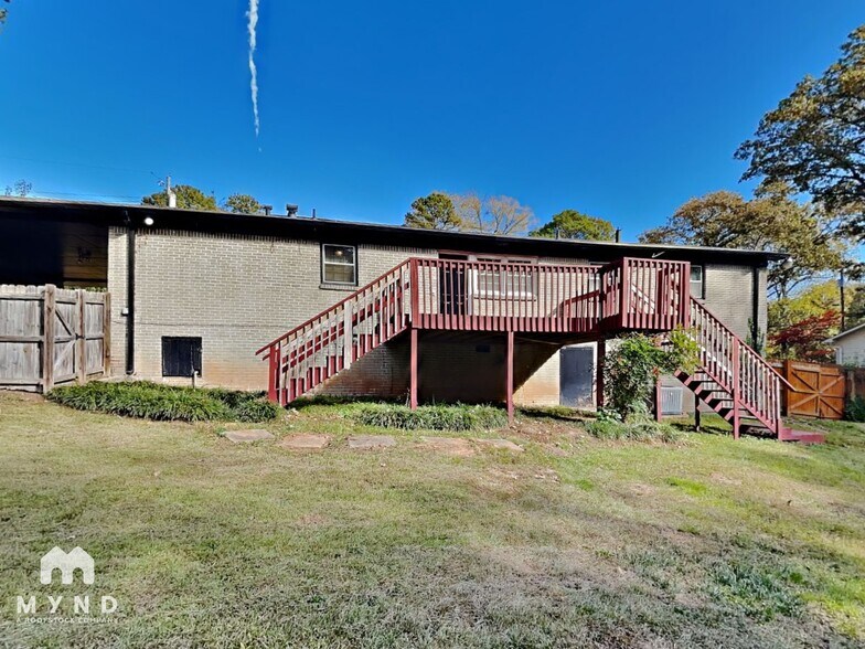 Building Photo - 6220 Leslie Dr