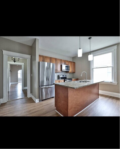 Building Photo - 4241 Langley Ave
