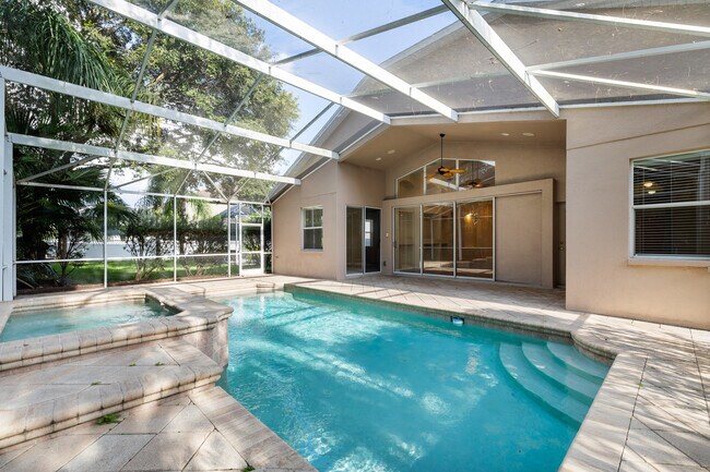 Building Photo - 27417 Silver Thatch Dr