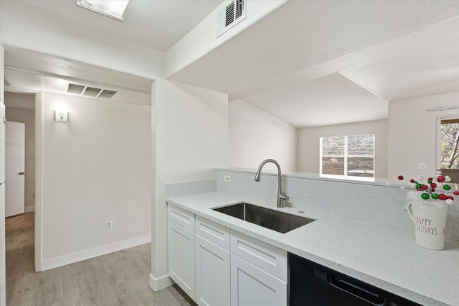 Building Photo - Nice Upgraded 2 Bedroom Condo in Gated Community - Eastern and 215