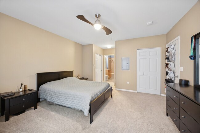 Building Photo - 7757 Van Buren St