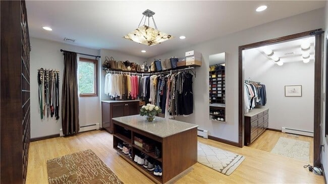 Building Photo - 48 St George Ct