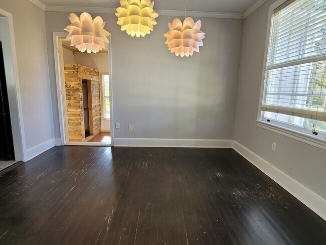 Building Photo - 6014 College Dr