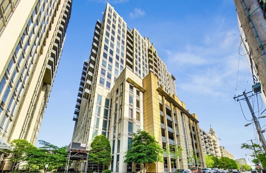 Primary Photo - 720 N Larrabee St