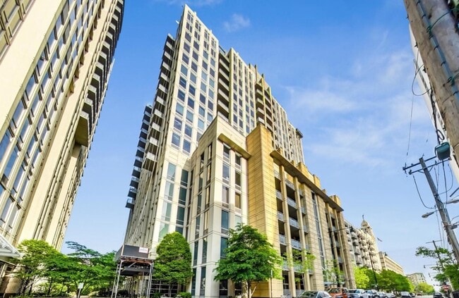 Building Photo - 720 N Larrabee St