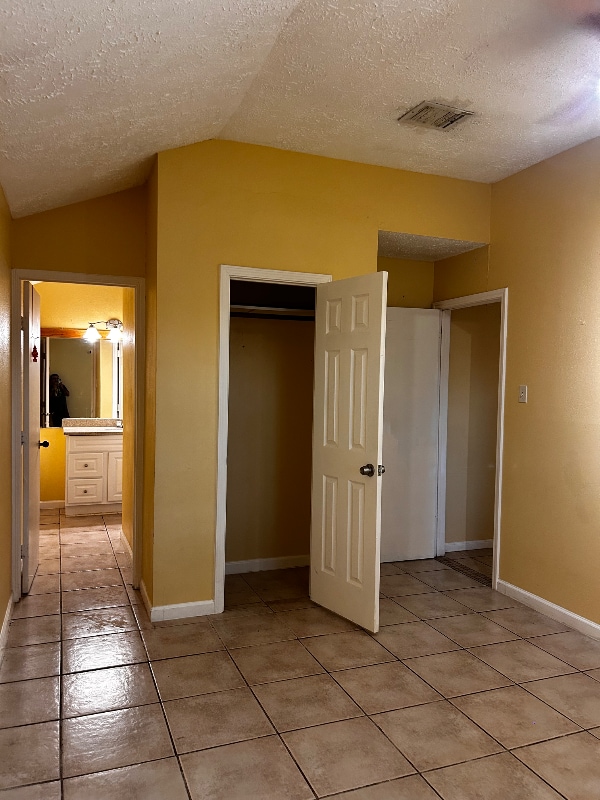 Building Photo - 1619 Bugle Run Dr