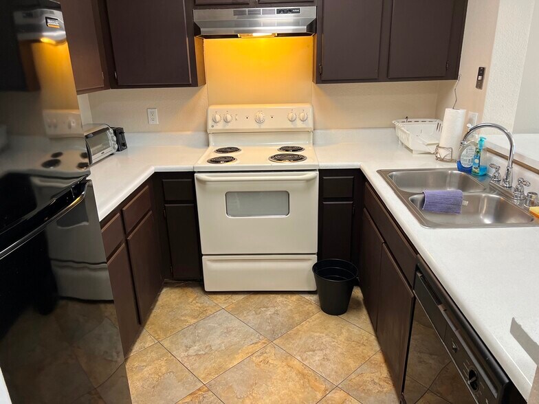 Building Photo - 8889 Caminito Plaza Centro