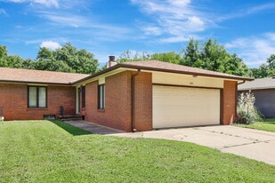 Building Photo - 1102 E Redwood Rd