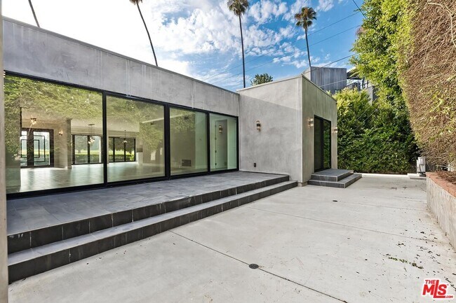 Building Photo - 12730 Montana Ave