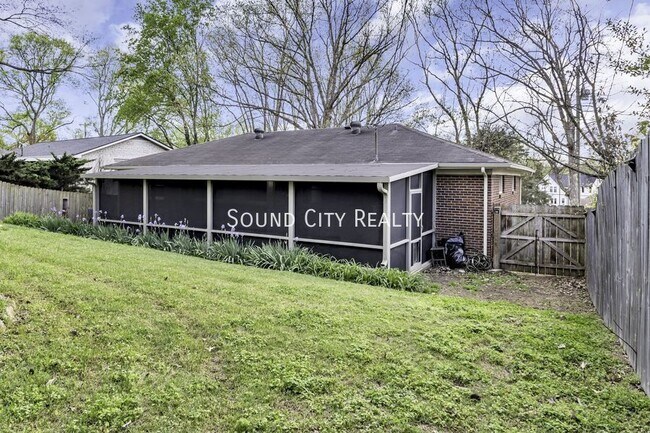 Building Photo - 6232 Henry Ford Dr