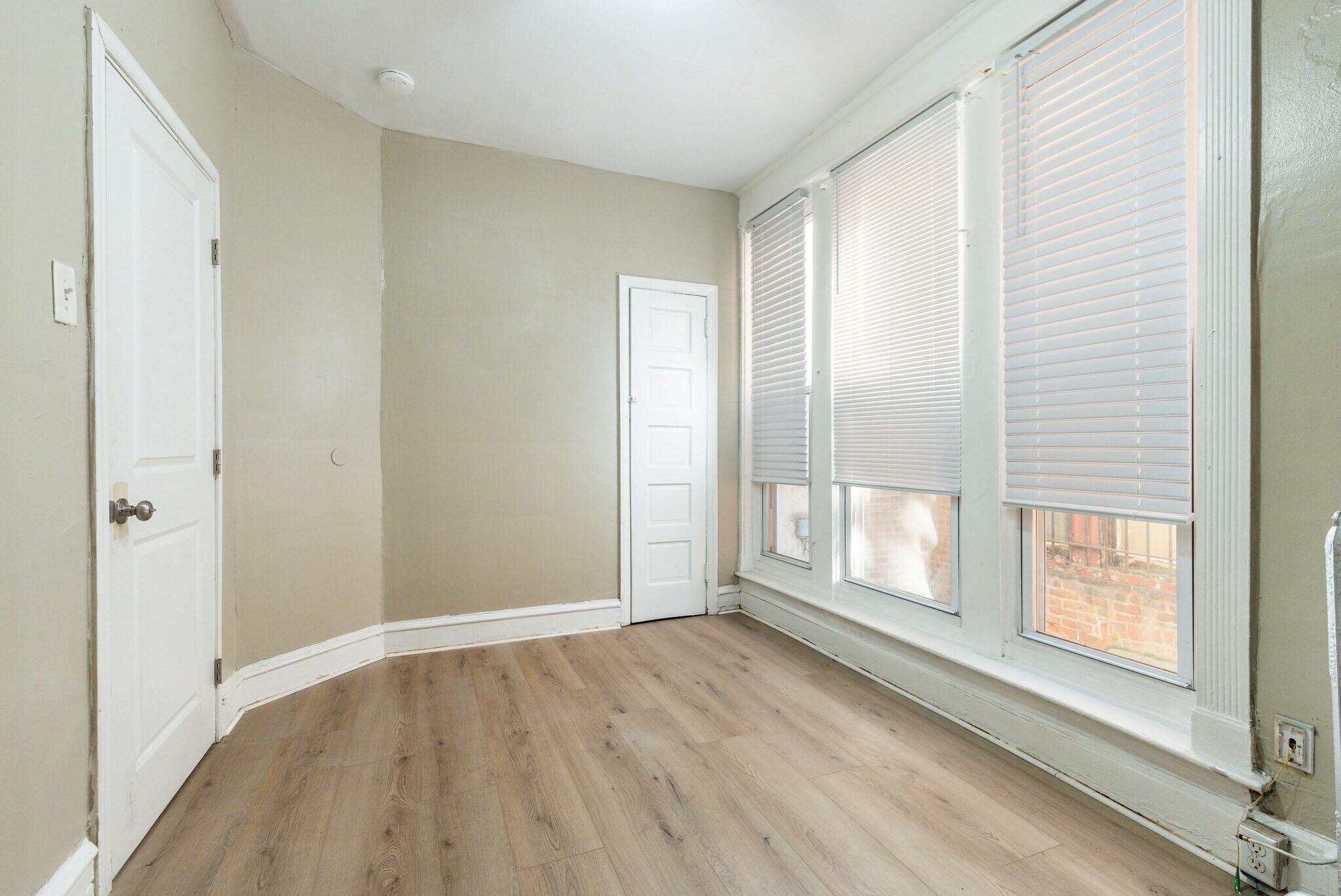 Building Photo - 3864 W Girard Ave