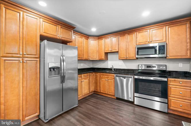 Kitchen - 2360 Albot Rd