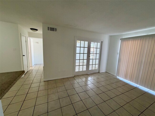 Building Photo - 2750 Holly Hall St