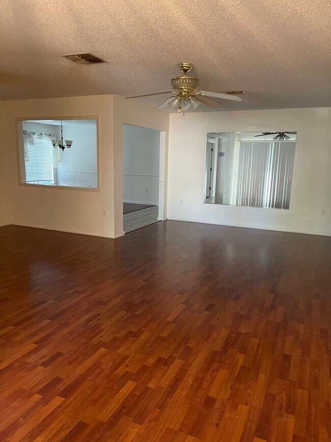 Building Photo - Spacious 3  Bedroom plus Den 3.5 baths 2 car plus golf cart garage in Timber Pines