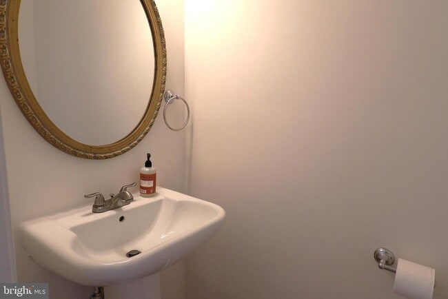 Building Photo - 6401 Lureta Ann Ln