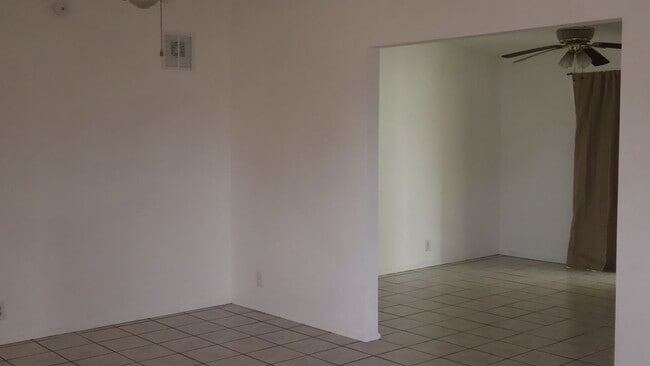 Building Photo - 90 NE Freihage Dr