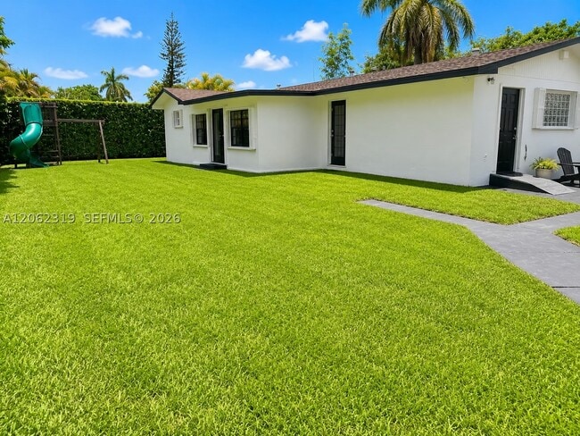 Building Photo - 4611 SW 82nd Ct