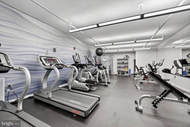 Building Photo - 1300 N St NW