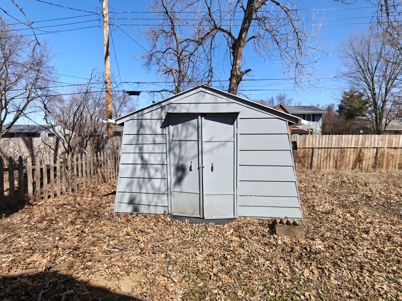 SHED - 2212 Bartlett Ave