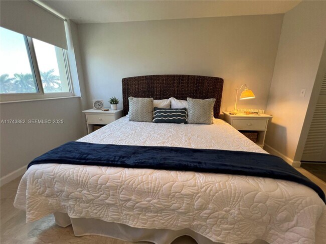 Building Photo - 125 S Ocean Ave