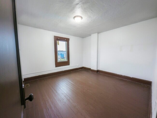 Building Photo - 491 E Morrill Ave