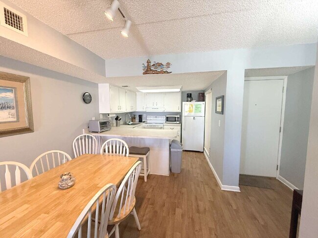 Building Photo - Furnished Tradewinds Condo!