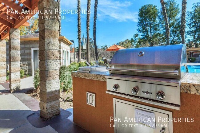 Building Photo - 26130 Laguna Ct