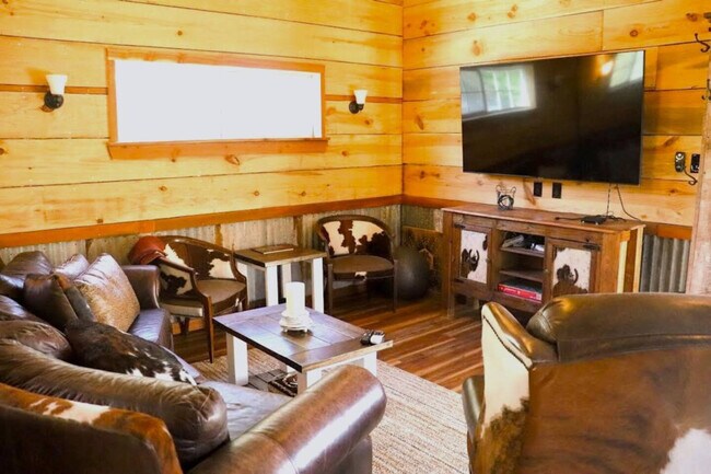 Building Photo - 8625 Grassbur Rd