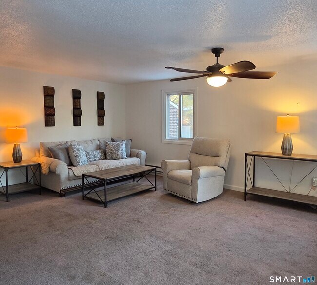 Building Photo - 7 Padanaram Rd