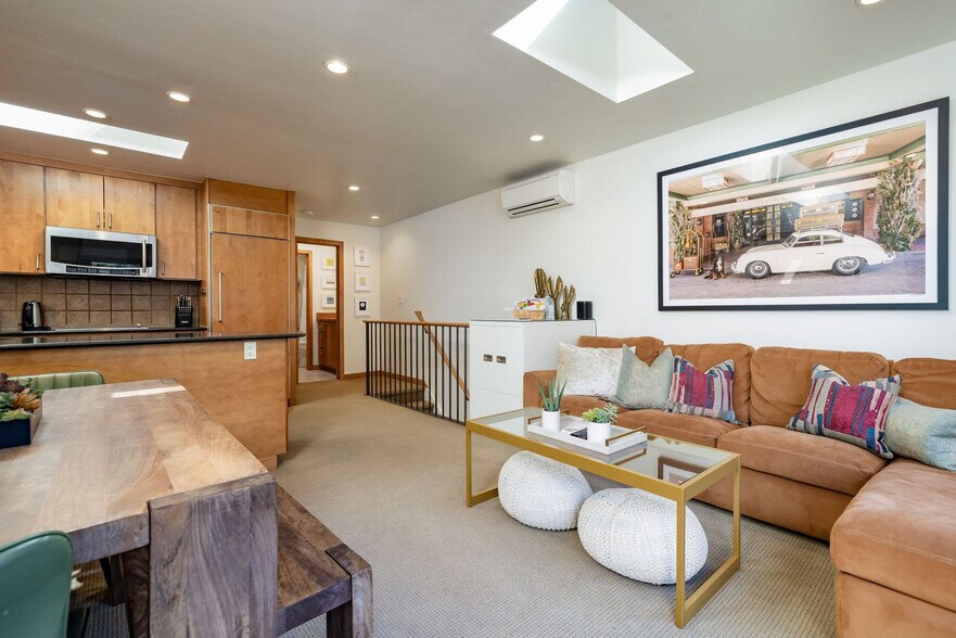 Building Photo - 835 E Durant Ave