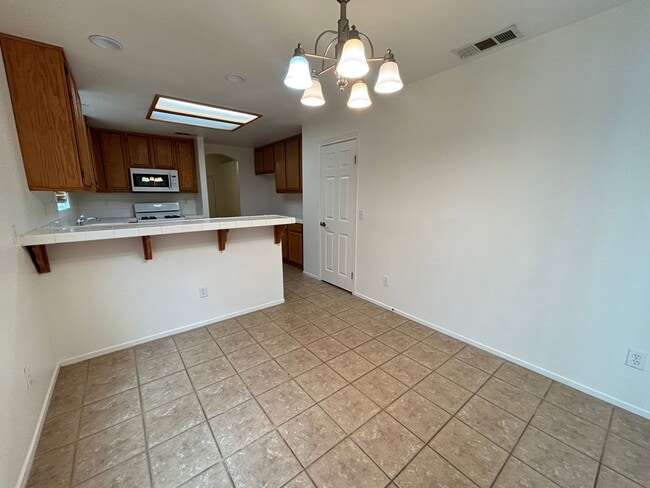 Building Photo - Single Story West Rosamond Home