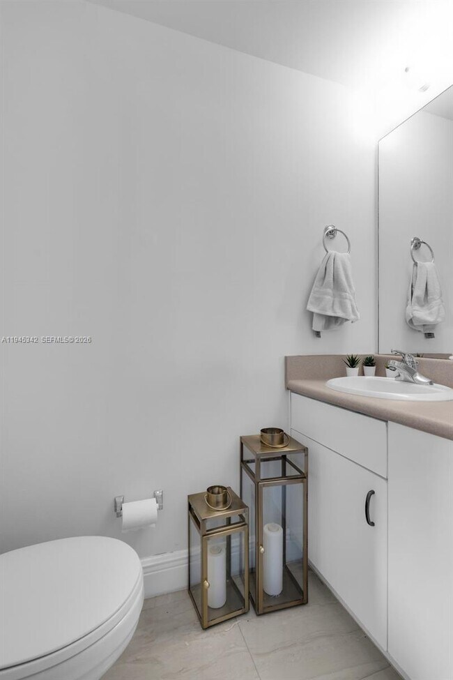 Building Photo - 701 Brickell Key Blvd