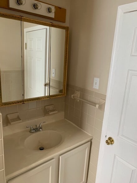 Building Photo - 102 Newark St